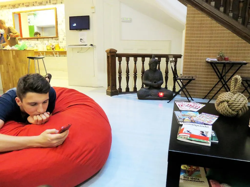 Hip Hostel Barcelona의 연락처